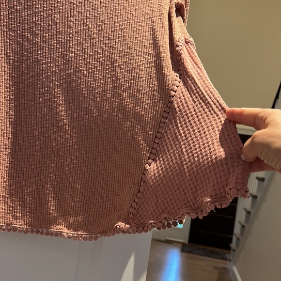 eri+ali top - Picture 3 of 6